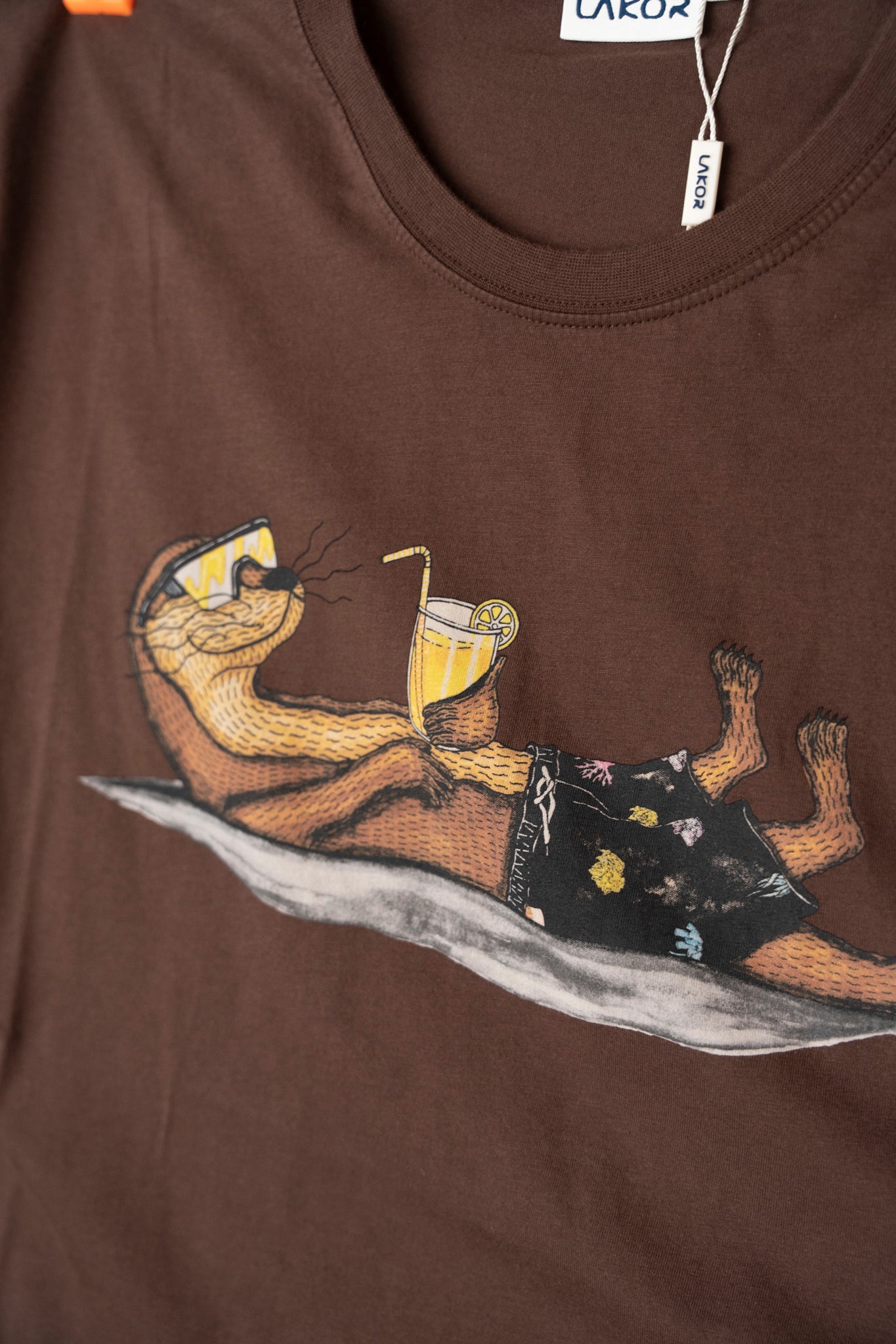 Lakor An Otter Vacation T-shirt